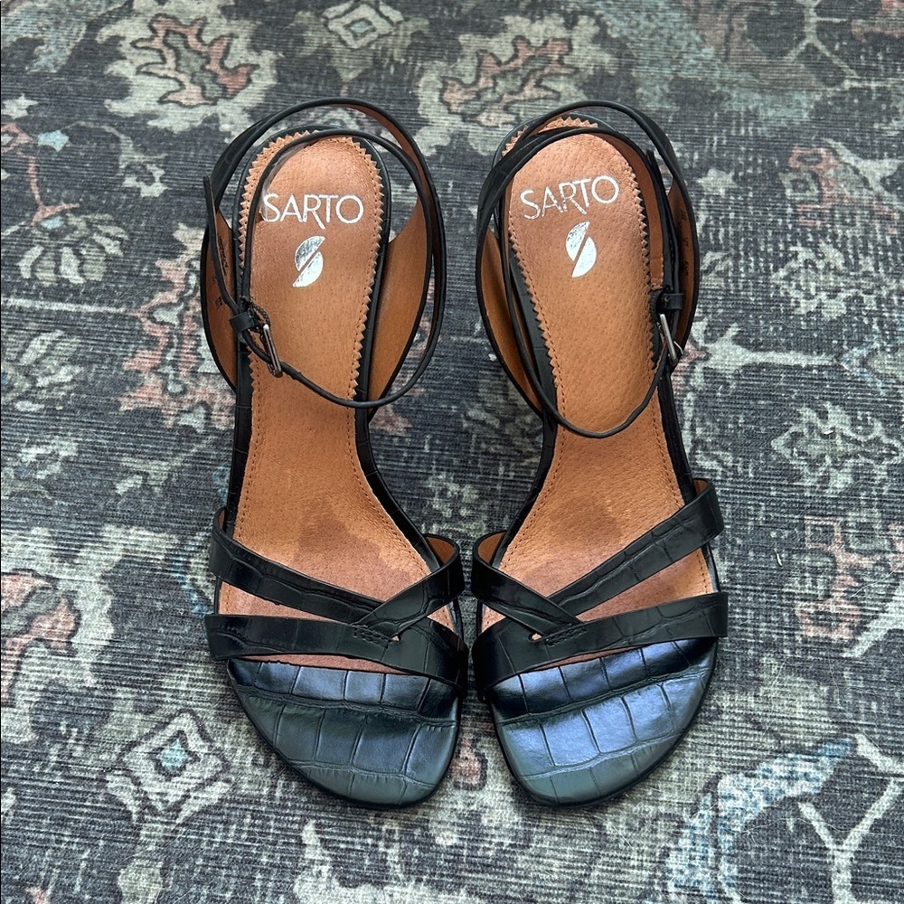 Sarto Woman’s Black sandals size 8